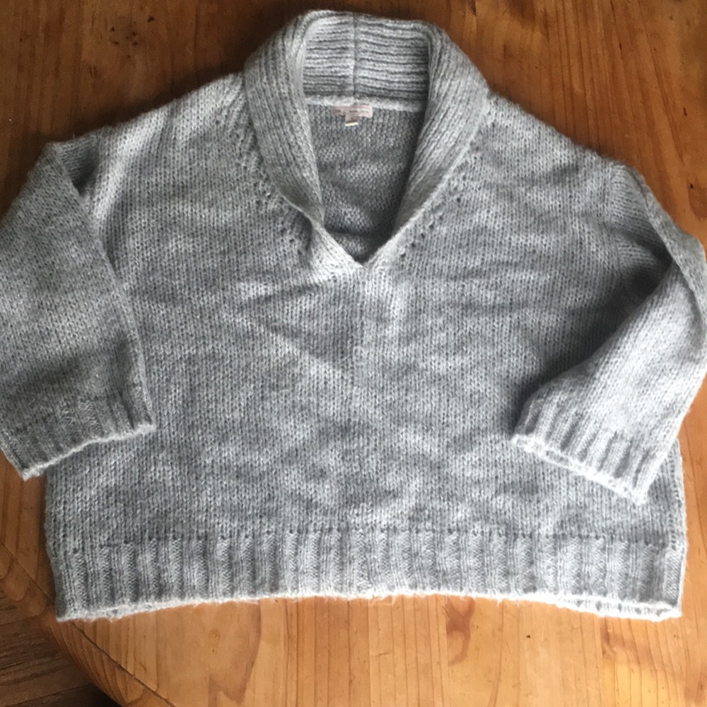 Gap silver gray shawl neck sweater with 1/2 sleeve